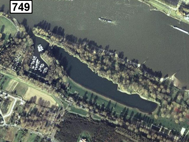 Paradieshafen und See Düsseldorf Lörick  (C) by Google Earth http://earth.google.com/